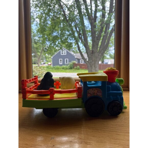 Fisher-Price Little People Choo-Choo Zoo Train With Conductor Gorilla & Polar Be - Picture 4 of 6